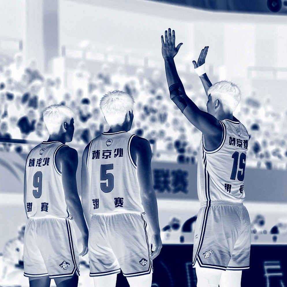 अट्ठाईस टीमों ने अपनी शुरुआती पांच बदली: NBA में निरंतरता अब अपवाद है, और उसका बिल अपरॉन चुका रहा है